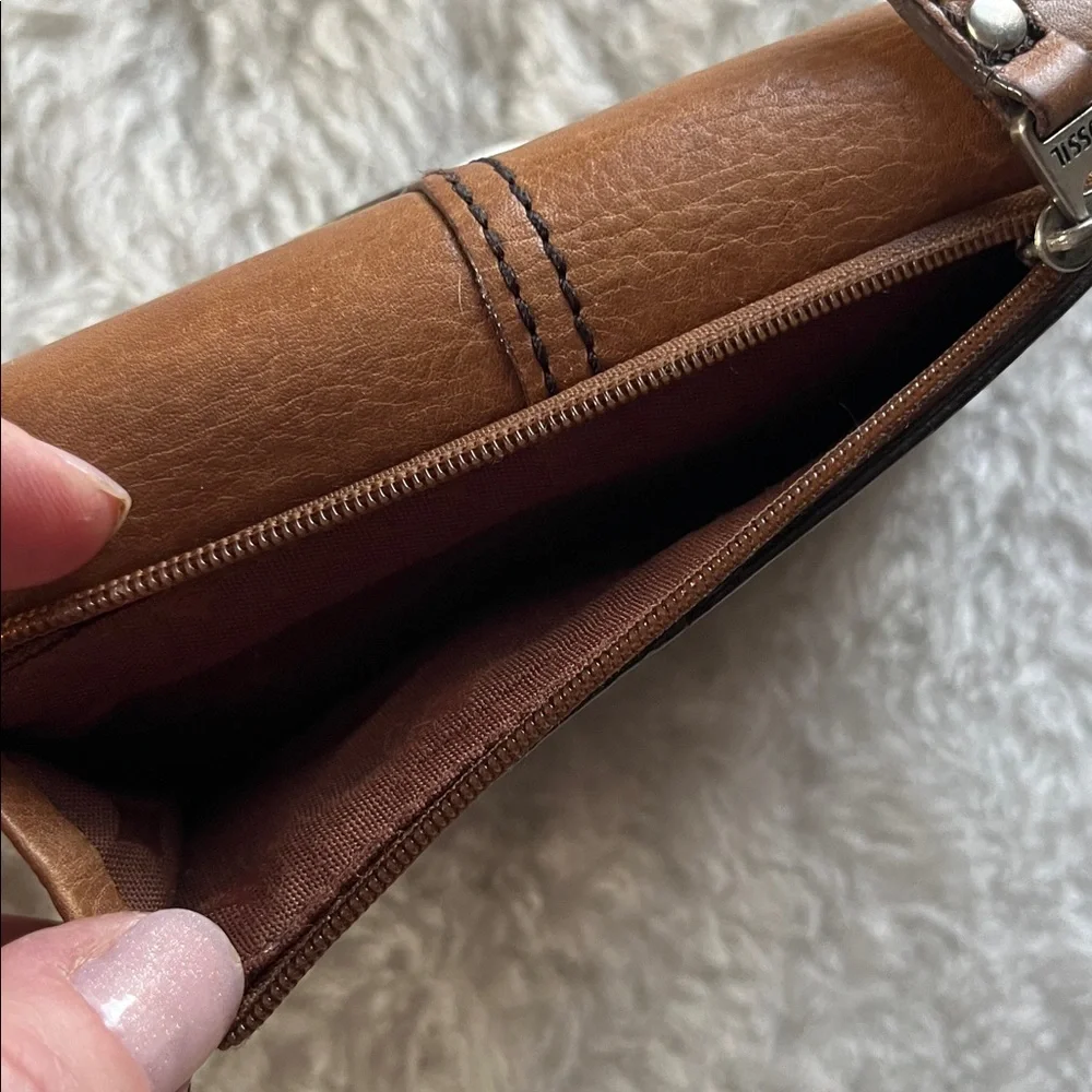 Fossil Maddox keyhole Tan Leather trifold Wallet - Picture 8 of 10